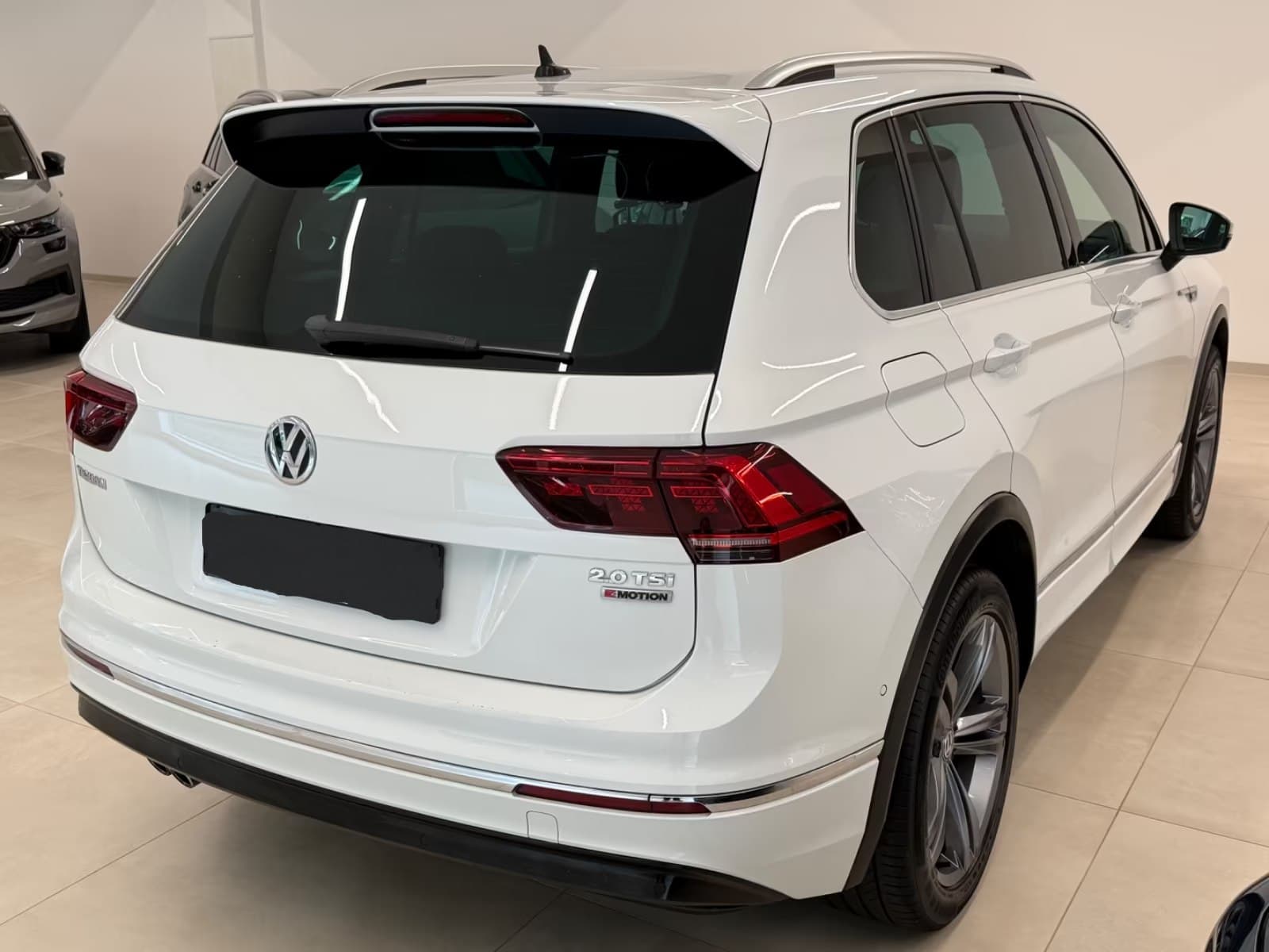 Volkswagen Tiguan miniature 7