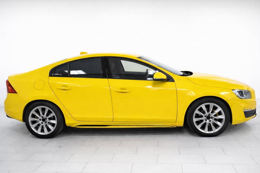 Volvo S60 miniature 3