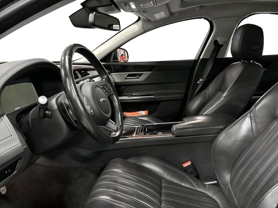 Jaguar XF miniature 5