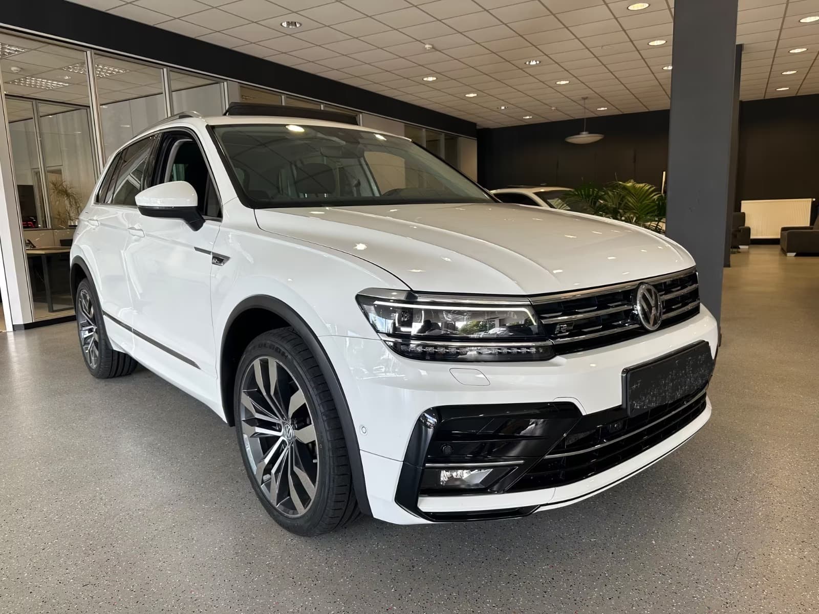 Volkswagen Tiguan miniature 5