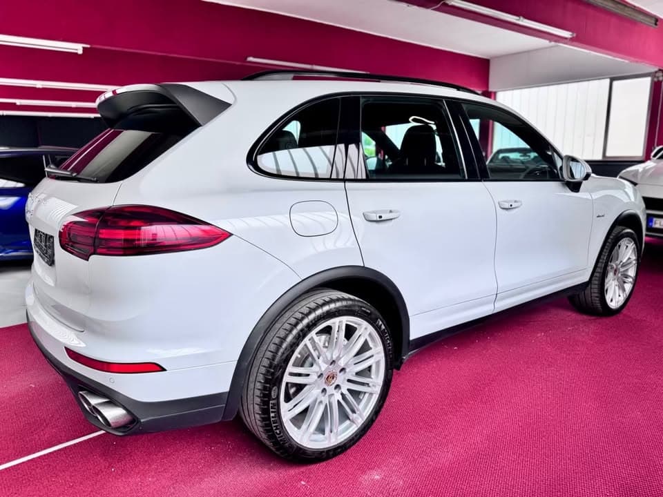 Porsche CAYENNE miniature 7