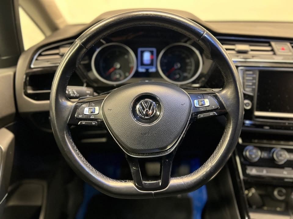 Volkswagen Touran miniature 5