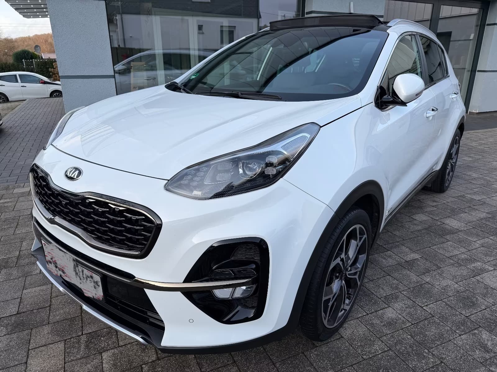 Kia Sportage miniature 4
