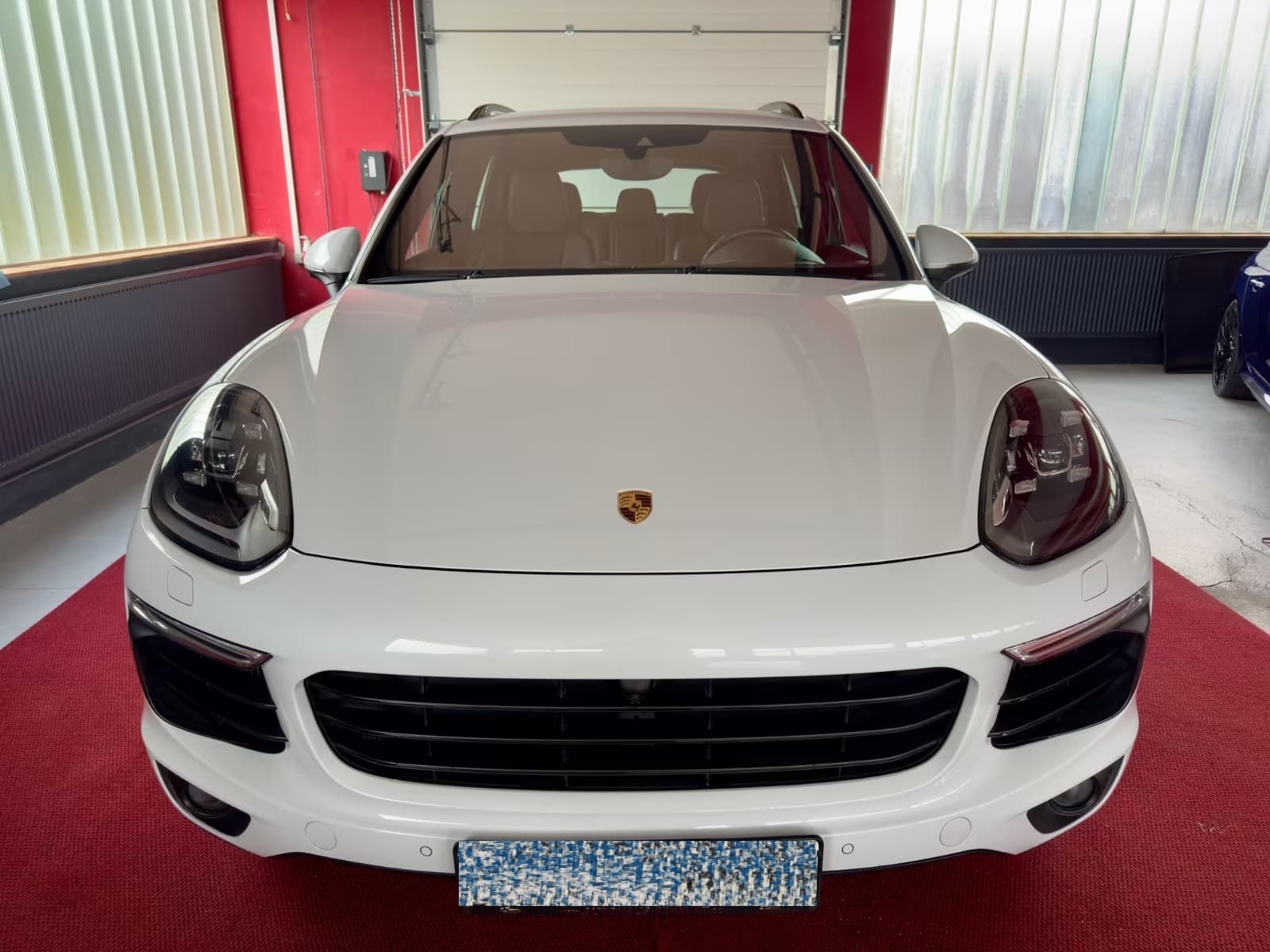 Porsche CAYENNE miniature 2