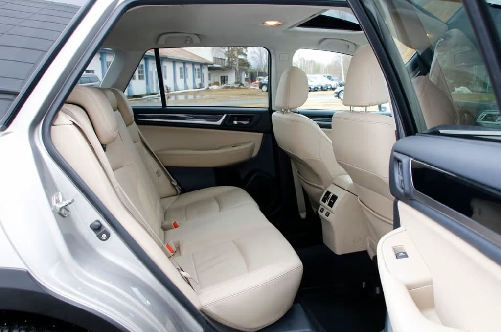 Subaru Outback miniature 10