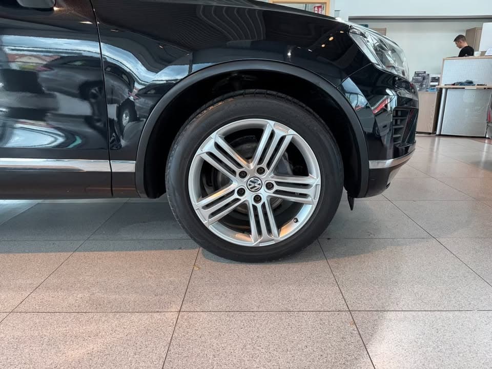 Volkswagen Touareg miniature 6