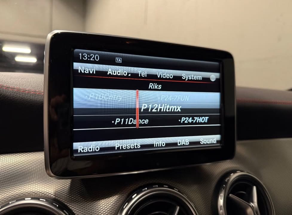 Mercedes-Benz GLA miniature 11