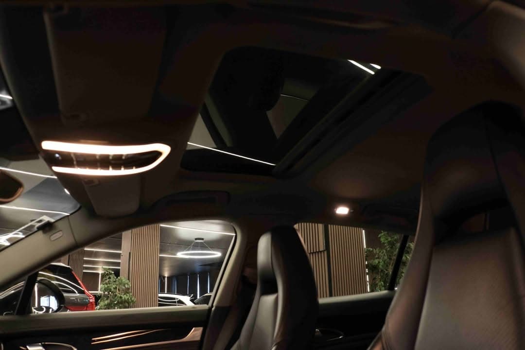 Porsche Panamera miniature 11