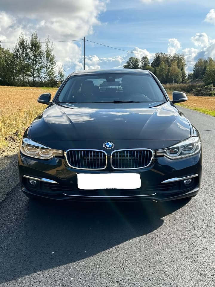 BMW 330e miniature 3
