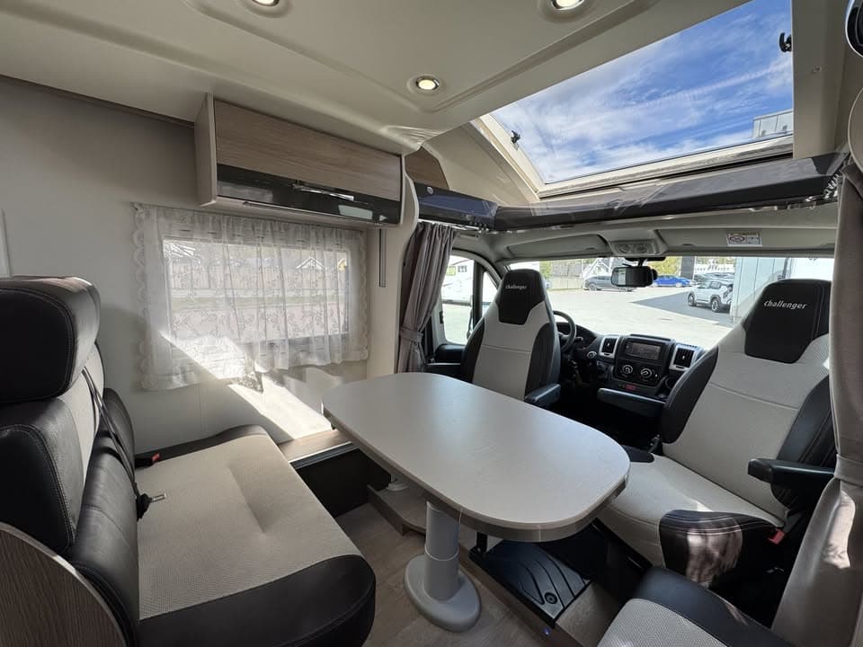 Challenger 377 miniature 11
