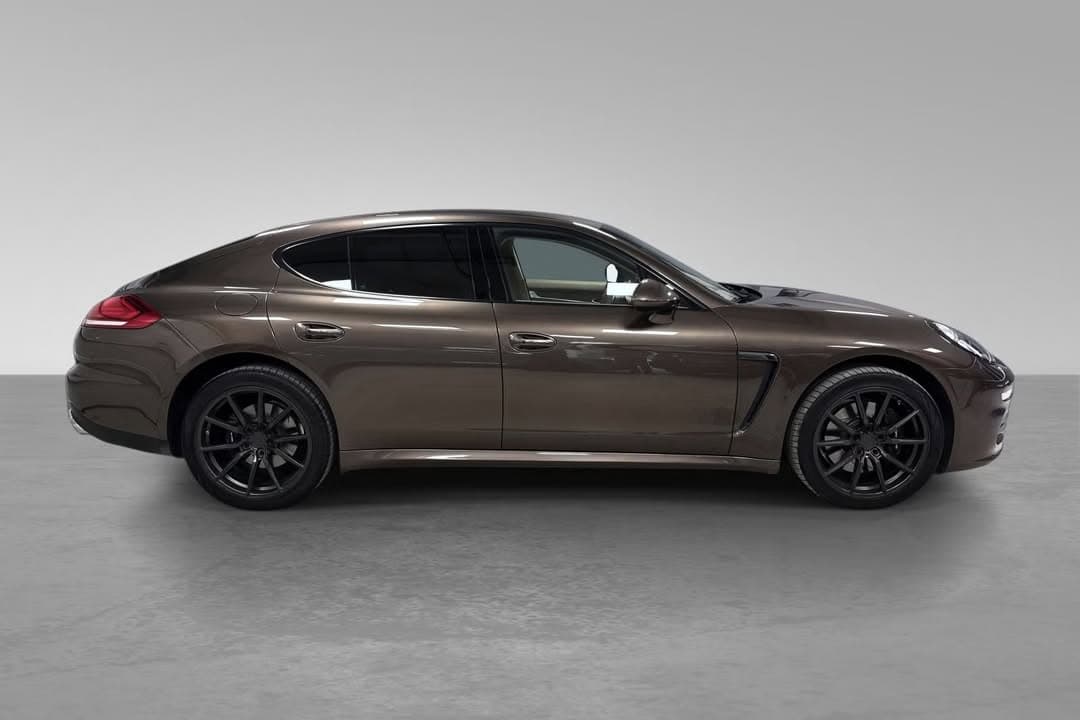 Porsche Panamera miniature 4