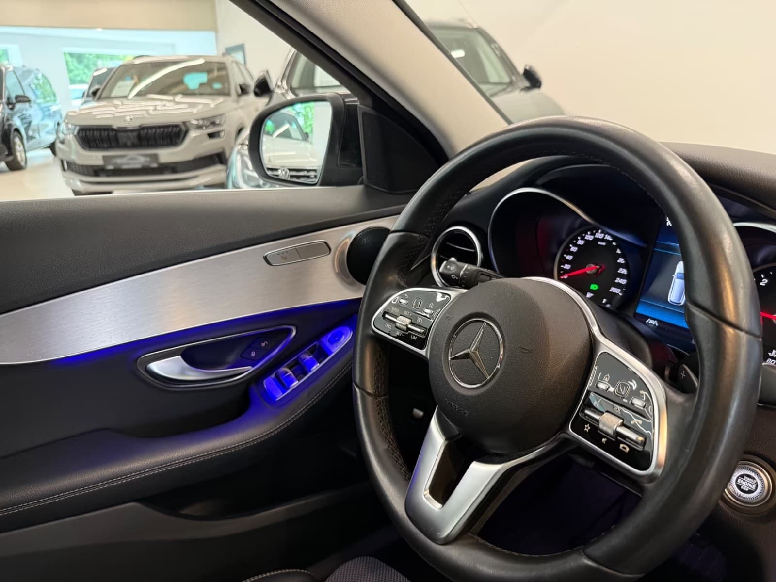 Mercedes-Benz C miniature 10