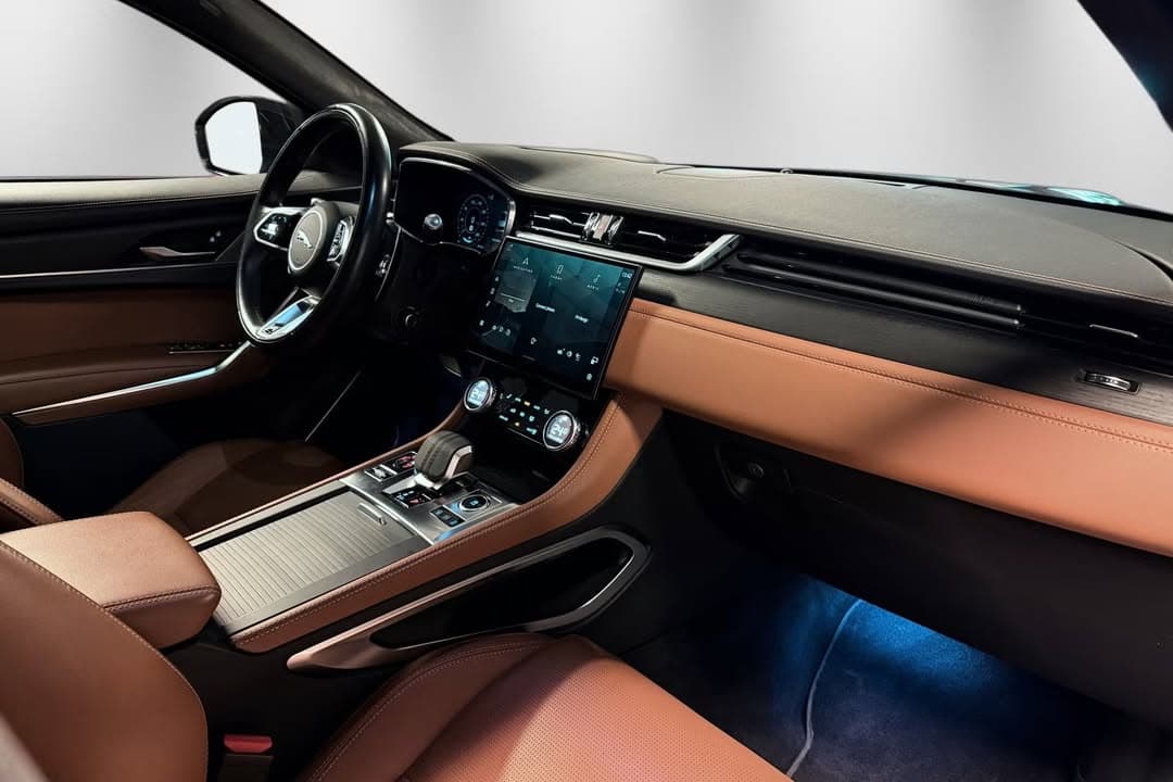 Jaguar F-PACE miniature 5