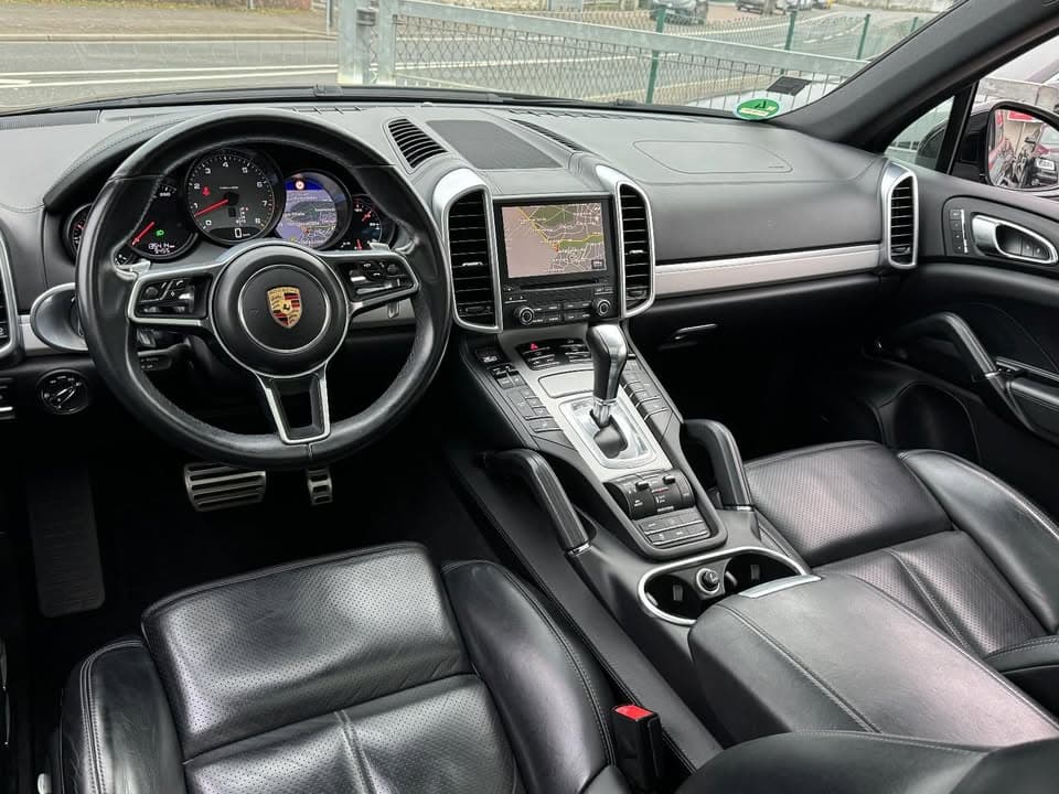 Porsche Cayenne miniature 12