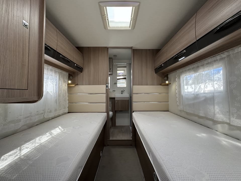 Challenger 377 - photo 12