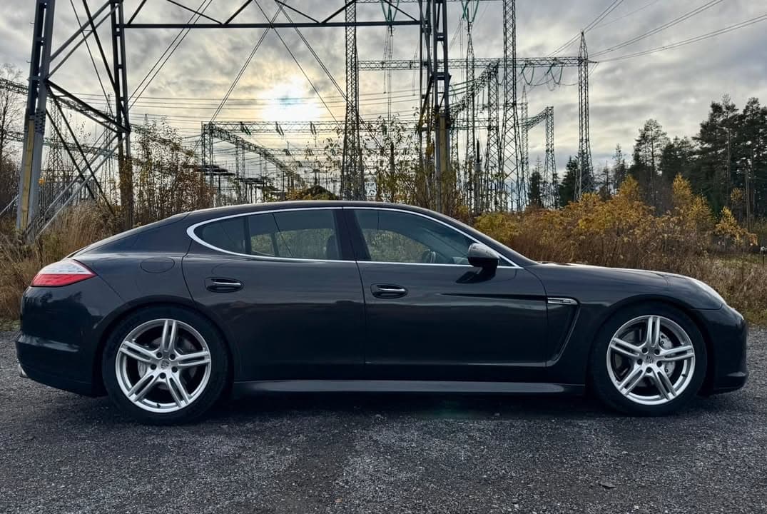 Porsche Panamera miniature 11