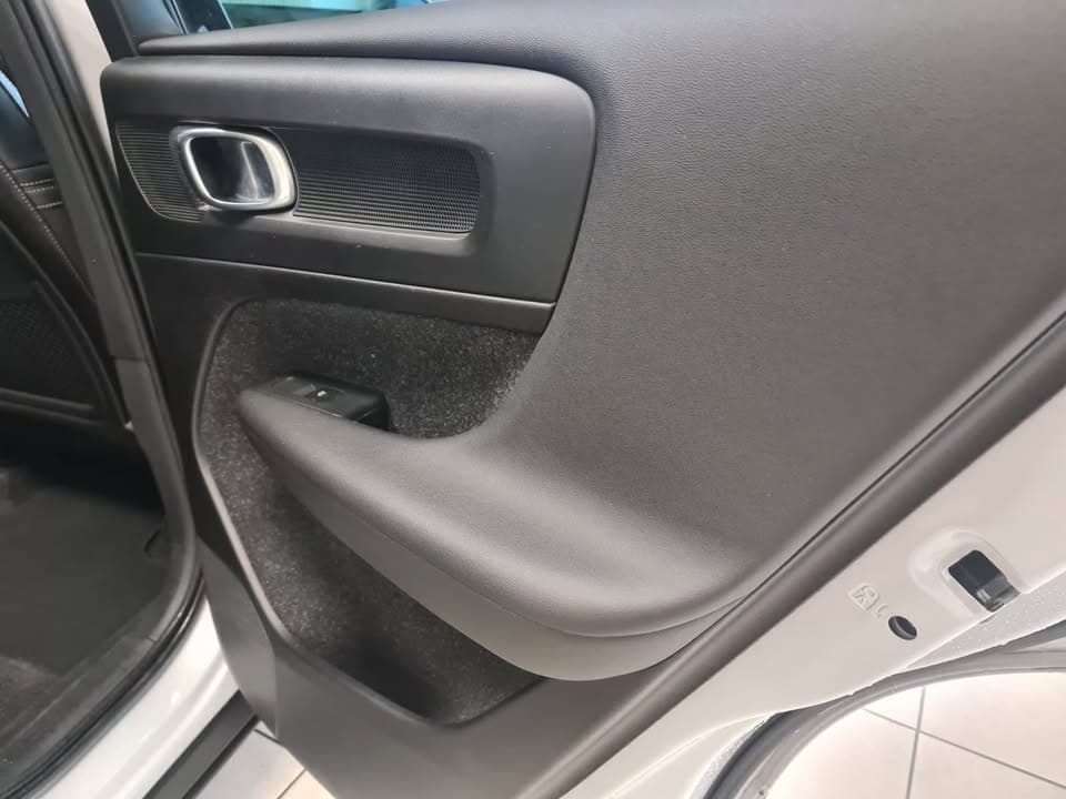 Volvo XC40 miniature 8