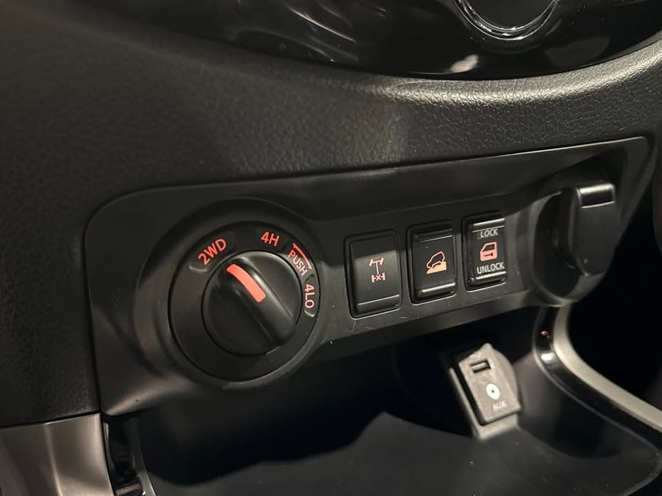 Nissan Navara miniature 8