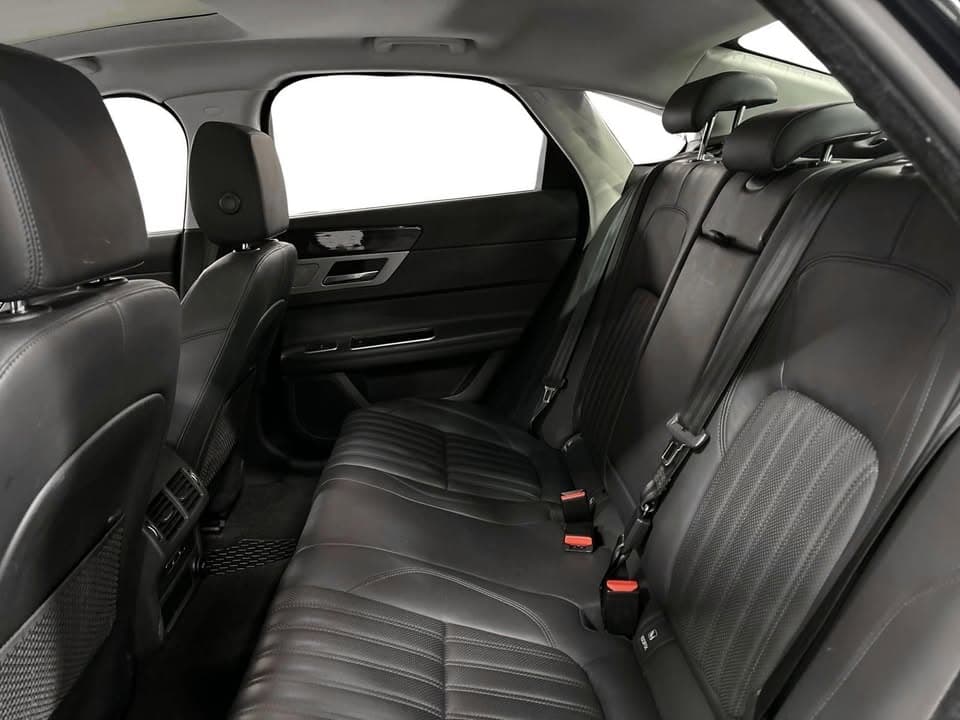 Jaguar XF miniature 10