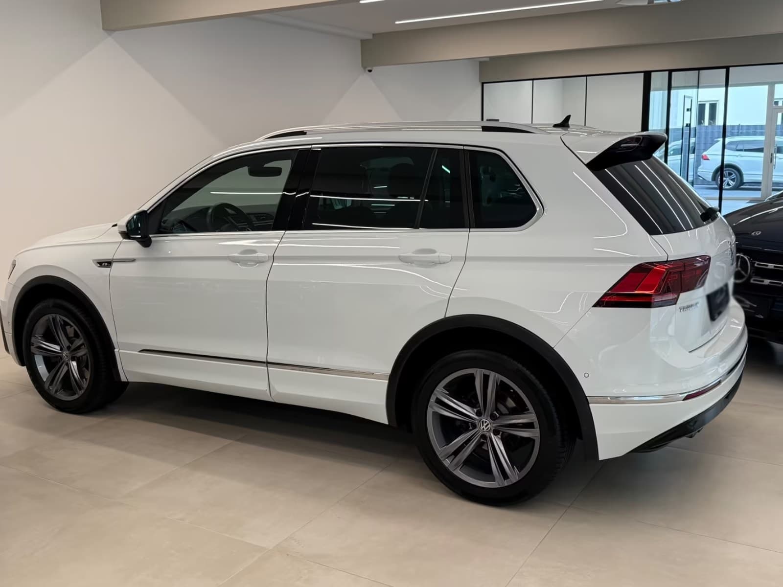 Volkswagen Tiguan miniature 9
