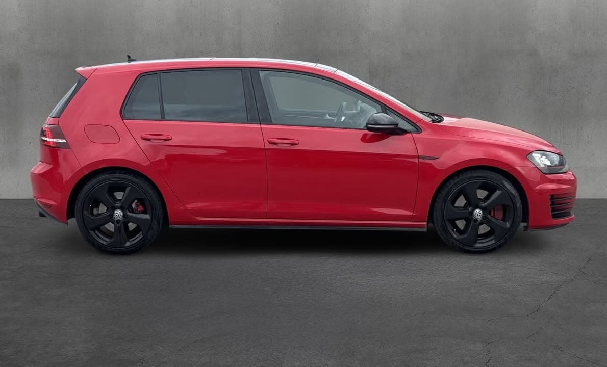 Volkswagen Golf miniature 6