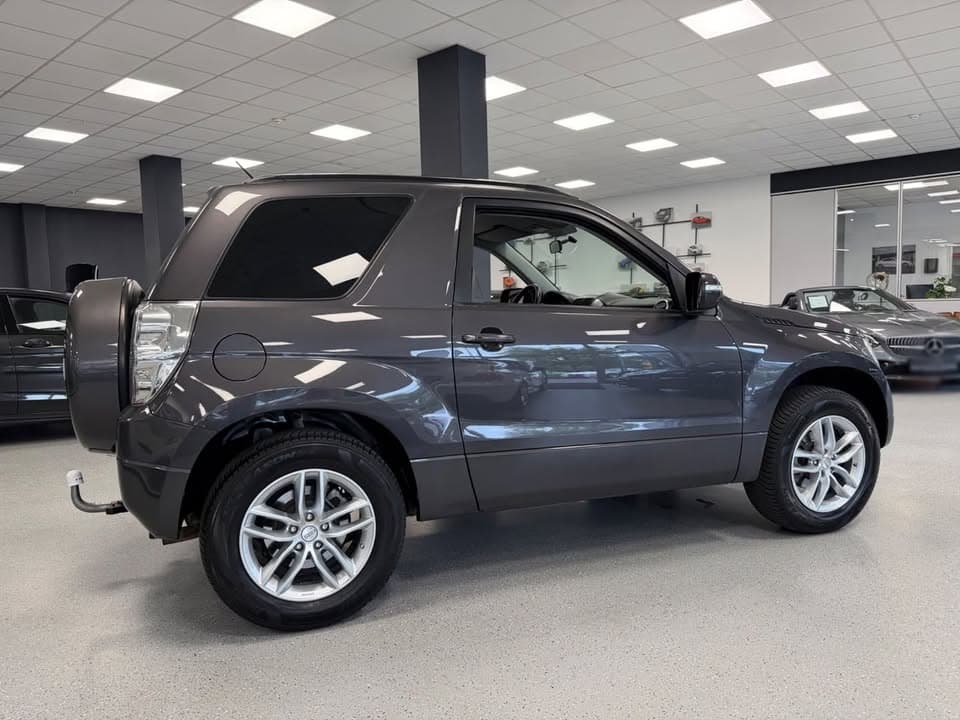Suzuki Grand miniature 6