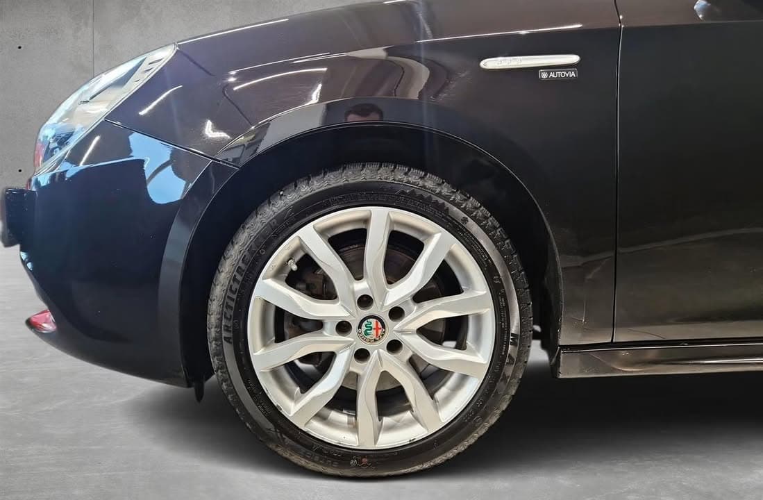 Alfa Romeo Giulietta miniature 8