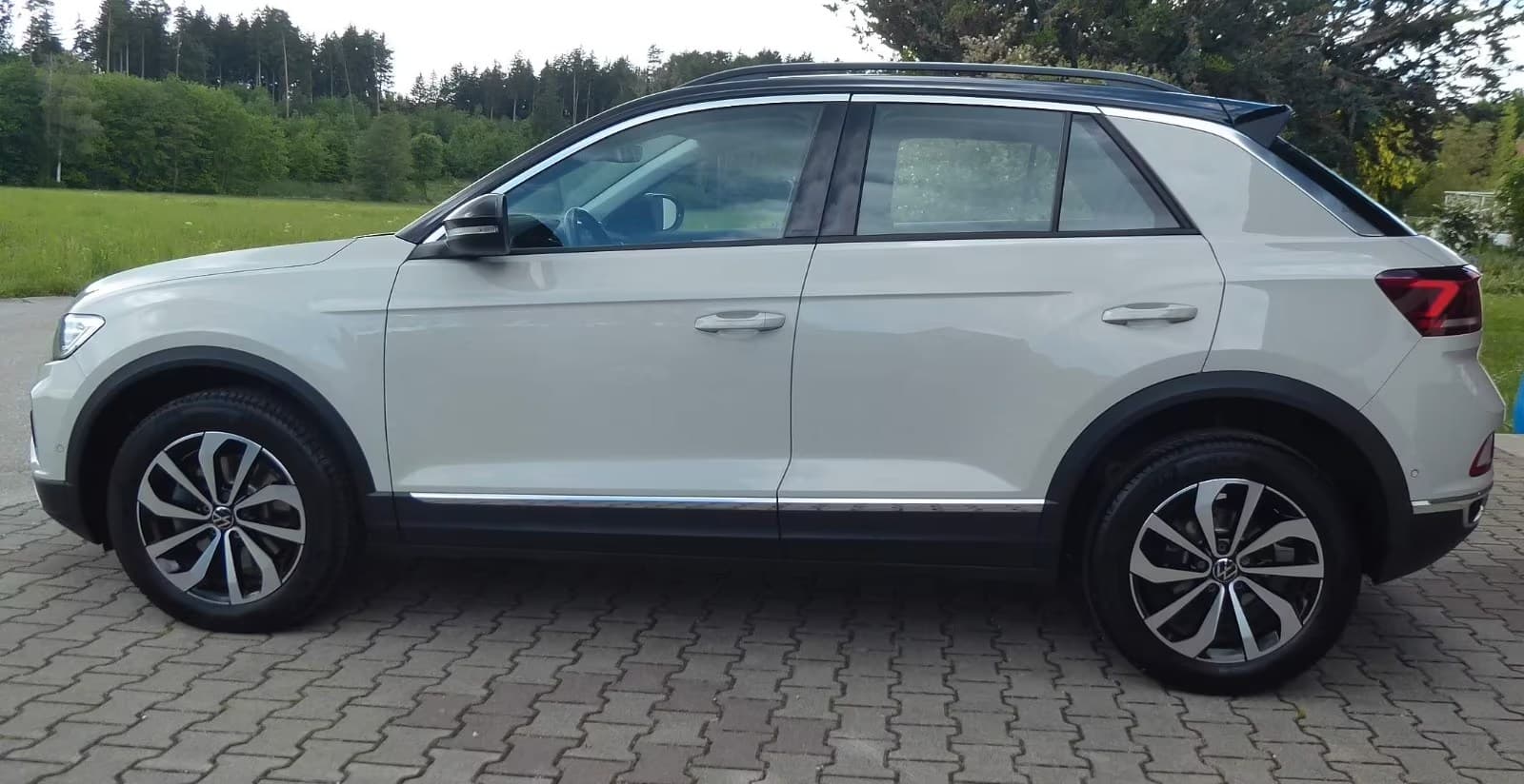 Volkswagen T-Roc miniature 5