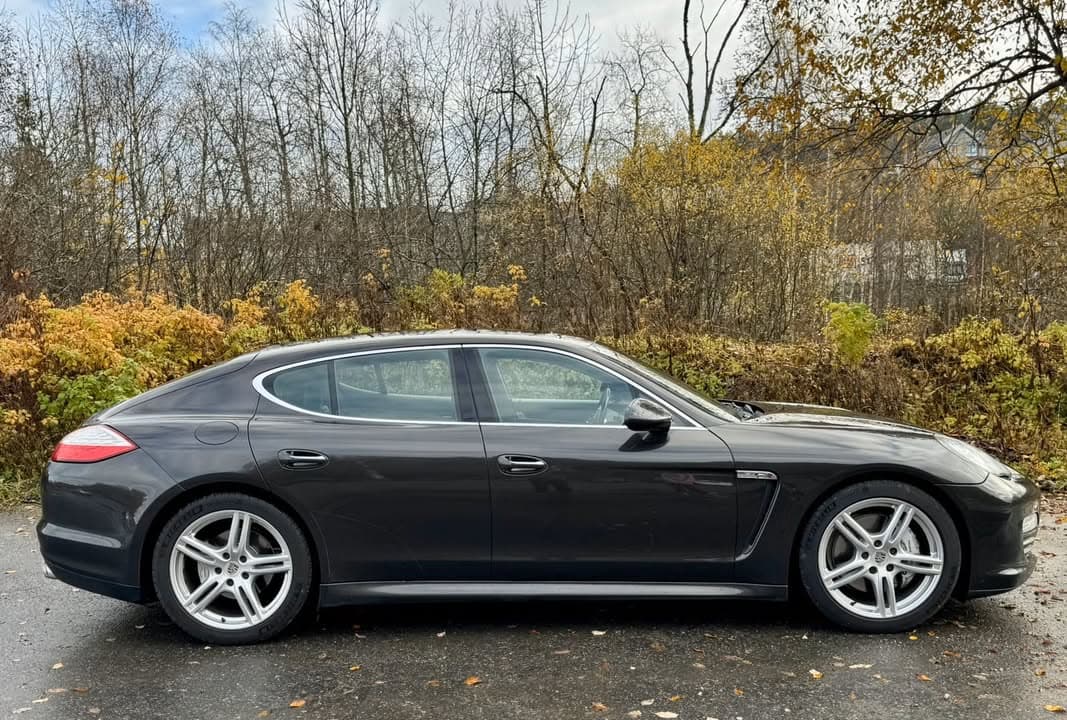 Porsche Panamera miniature 12
