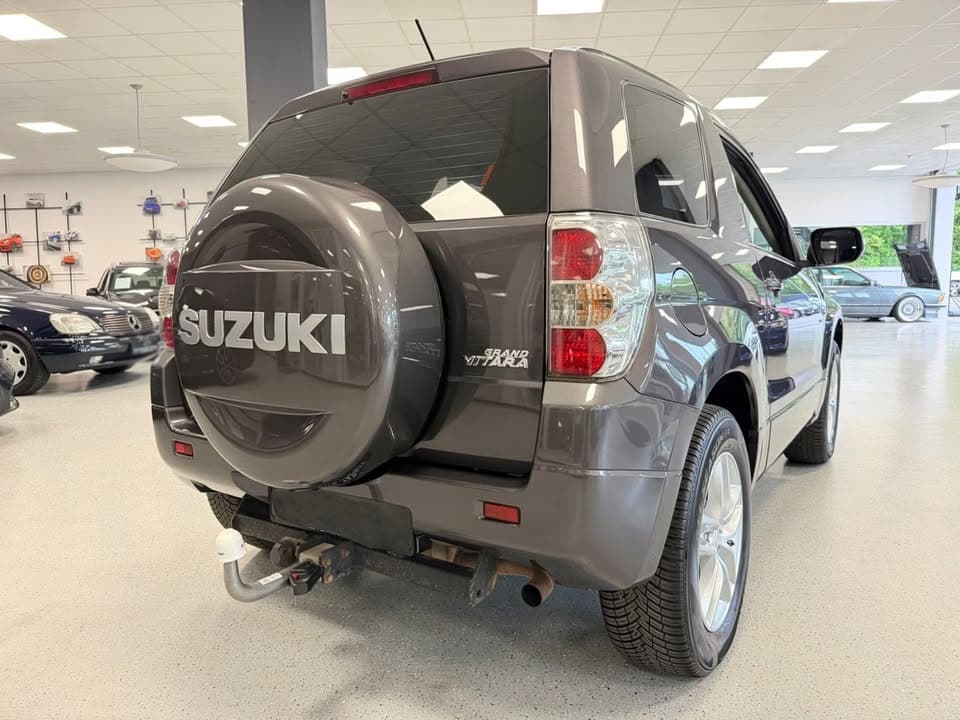 Suzuki Grand miniature 9