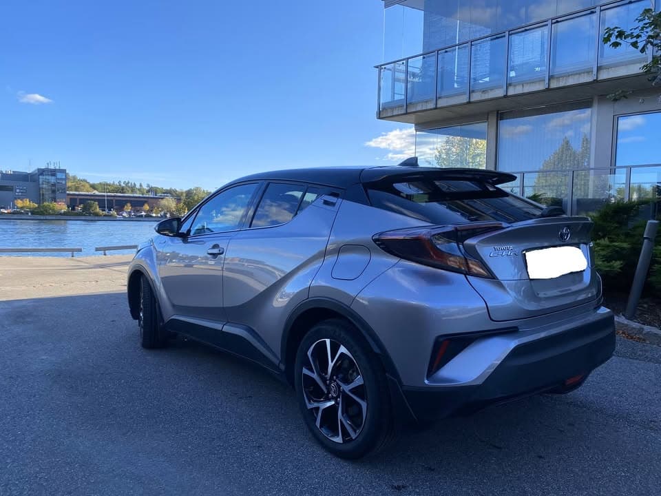 Toyota C-HR miniature 10