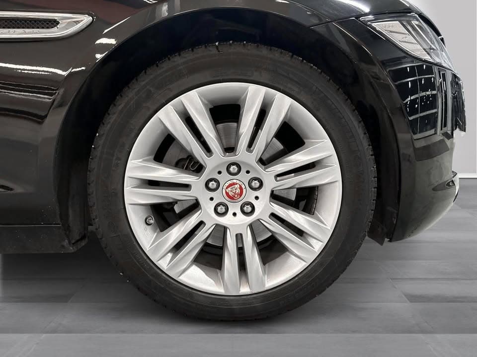 Jaguar XF miniature 8