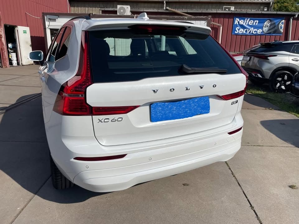 Volvo XC60 miniature 3
