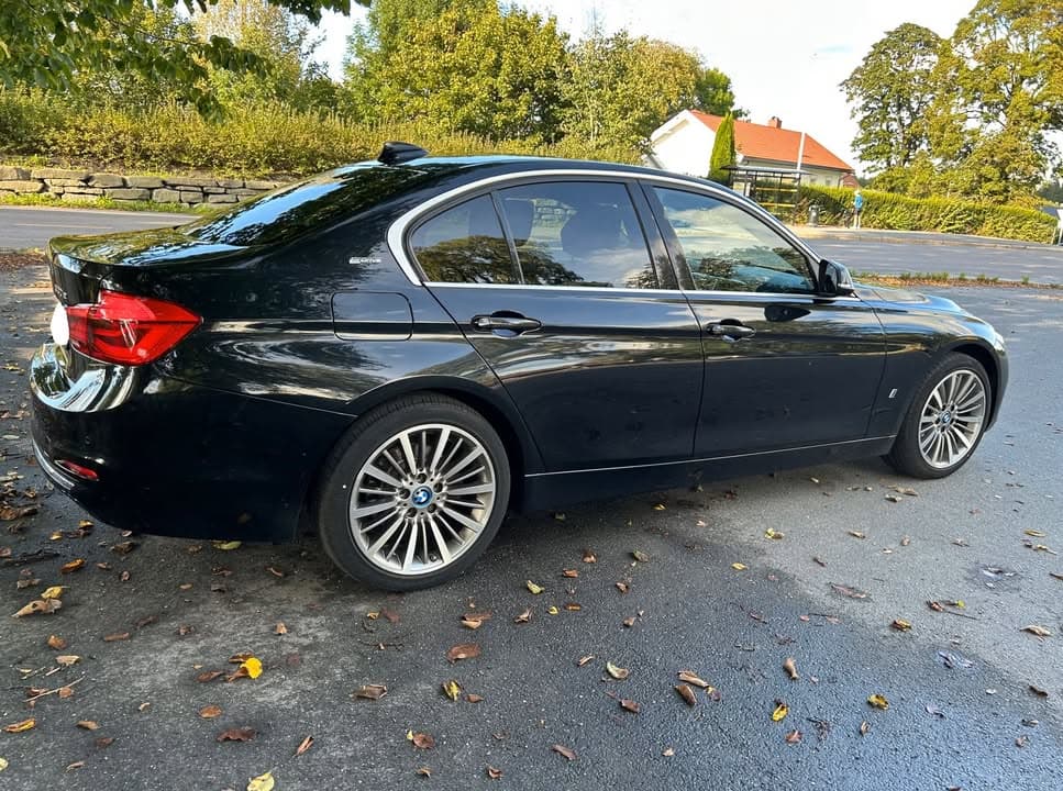 BMW 330e miniature 8