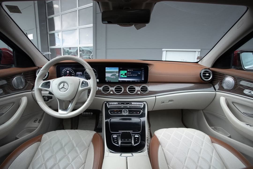Mercedes-Benz E-Class miniature 5