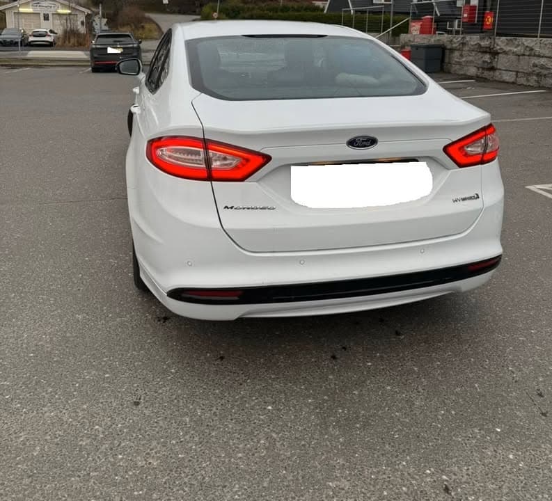 Ford Mondeo miniature 12
