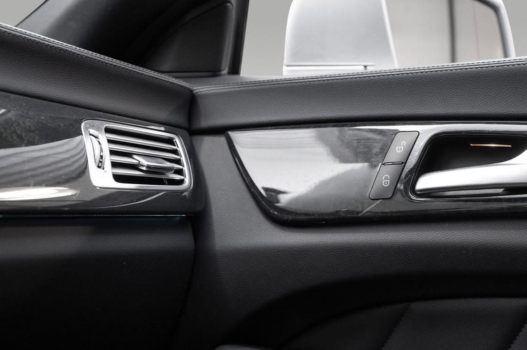 Mercedes-Benz CLS miniature 9