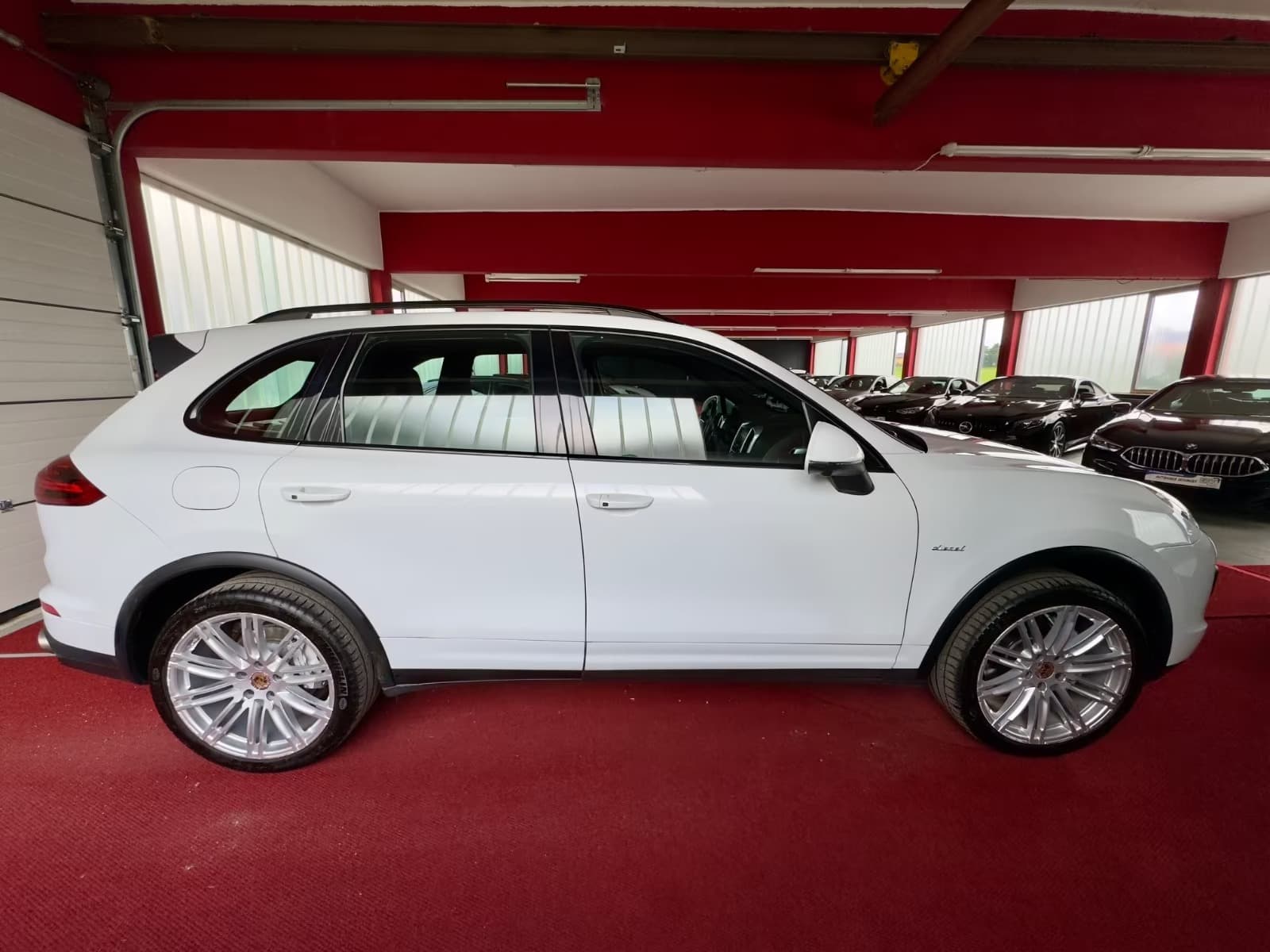 Porsche CAYENNE miniature 3