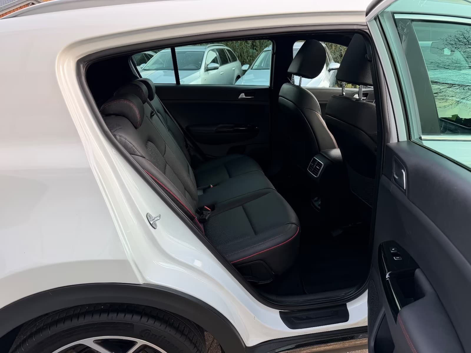 Kia Sportage miniature 5