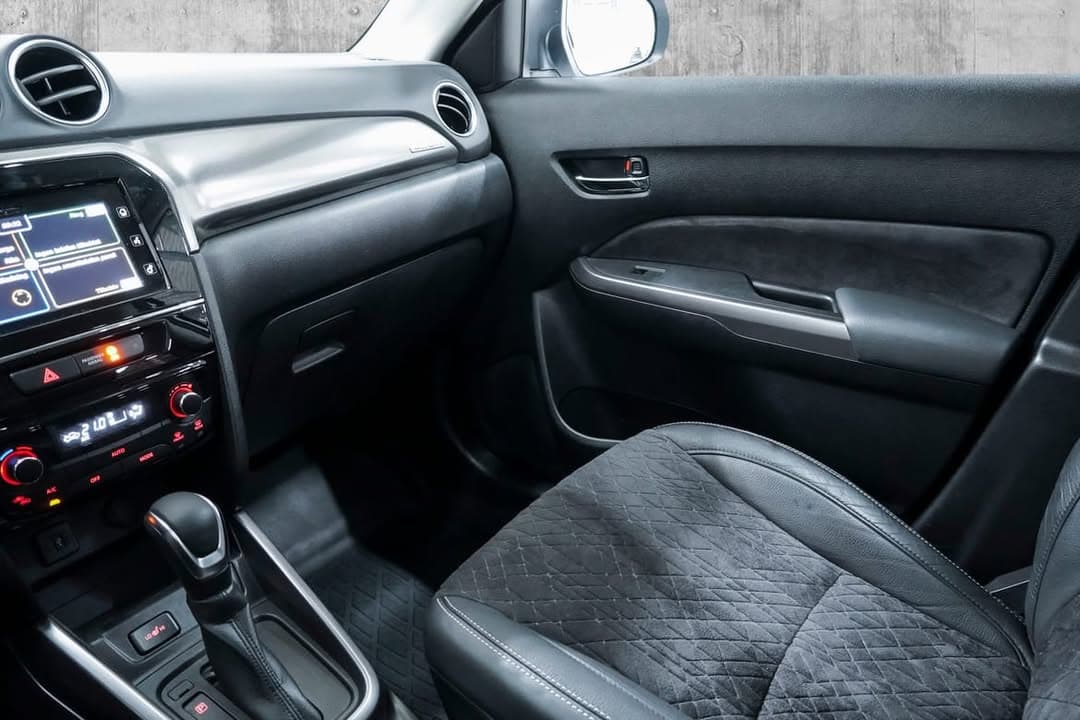 Suzuki Vitara miniature 12