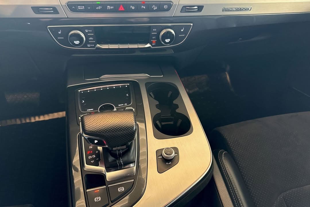 Audi Q7 miniature 10