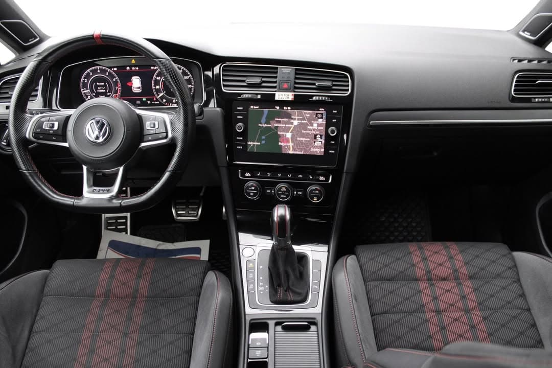 Volkswagen Golf miniature 6