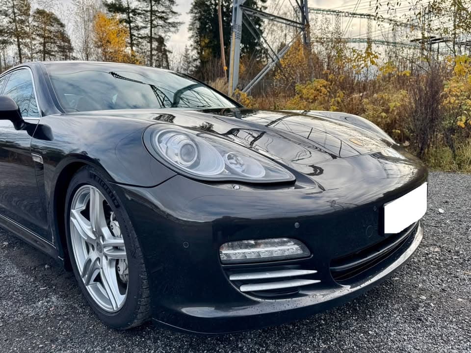 Porsche Panamera miniature 4