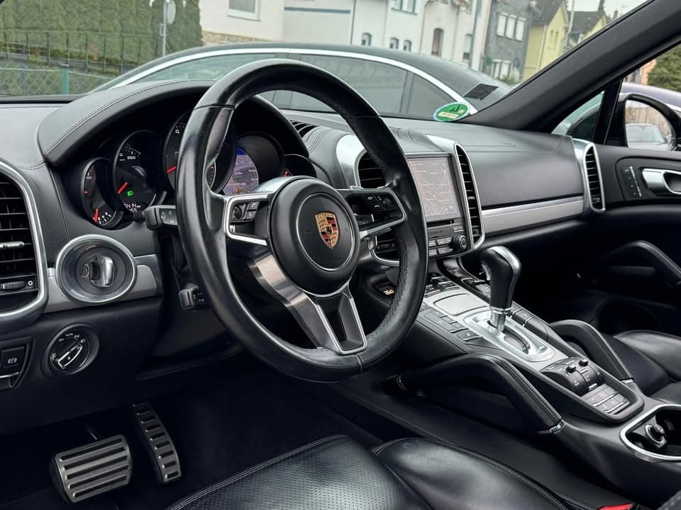 Porsche Cayenne miniature 5