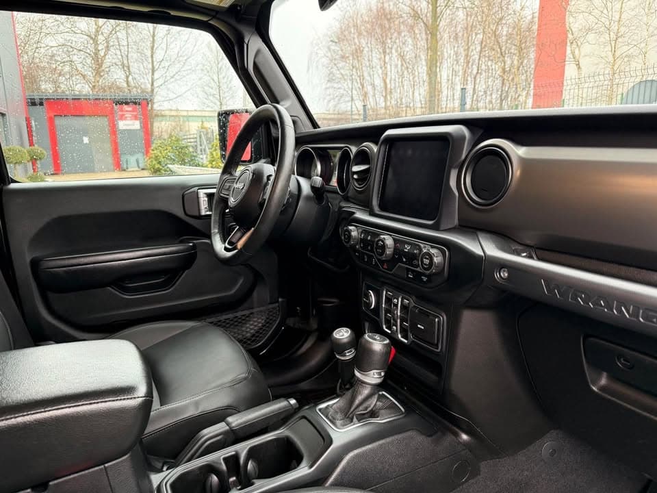 Jeep Wrangler - photo 12
