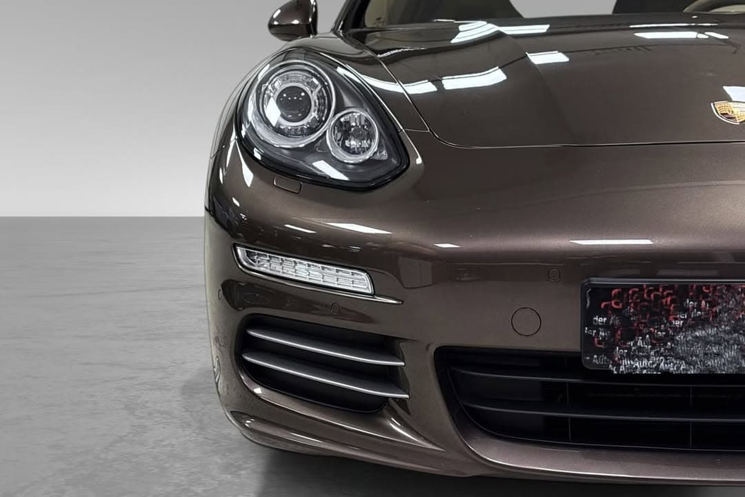 Porsche Panamera miniature 10