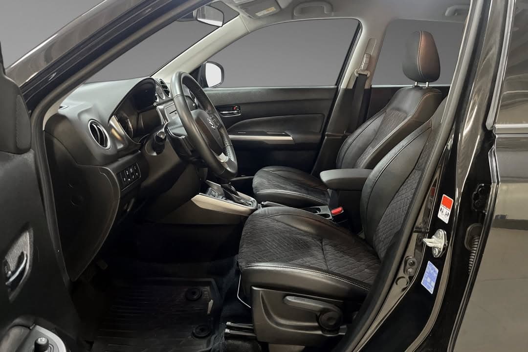 Suzuki Vitara miniature 12