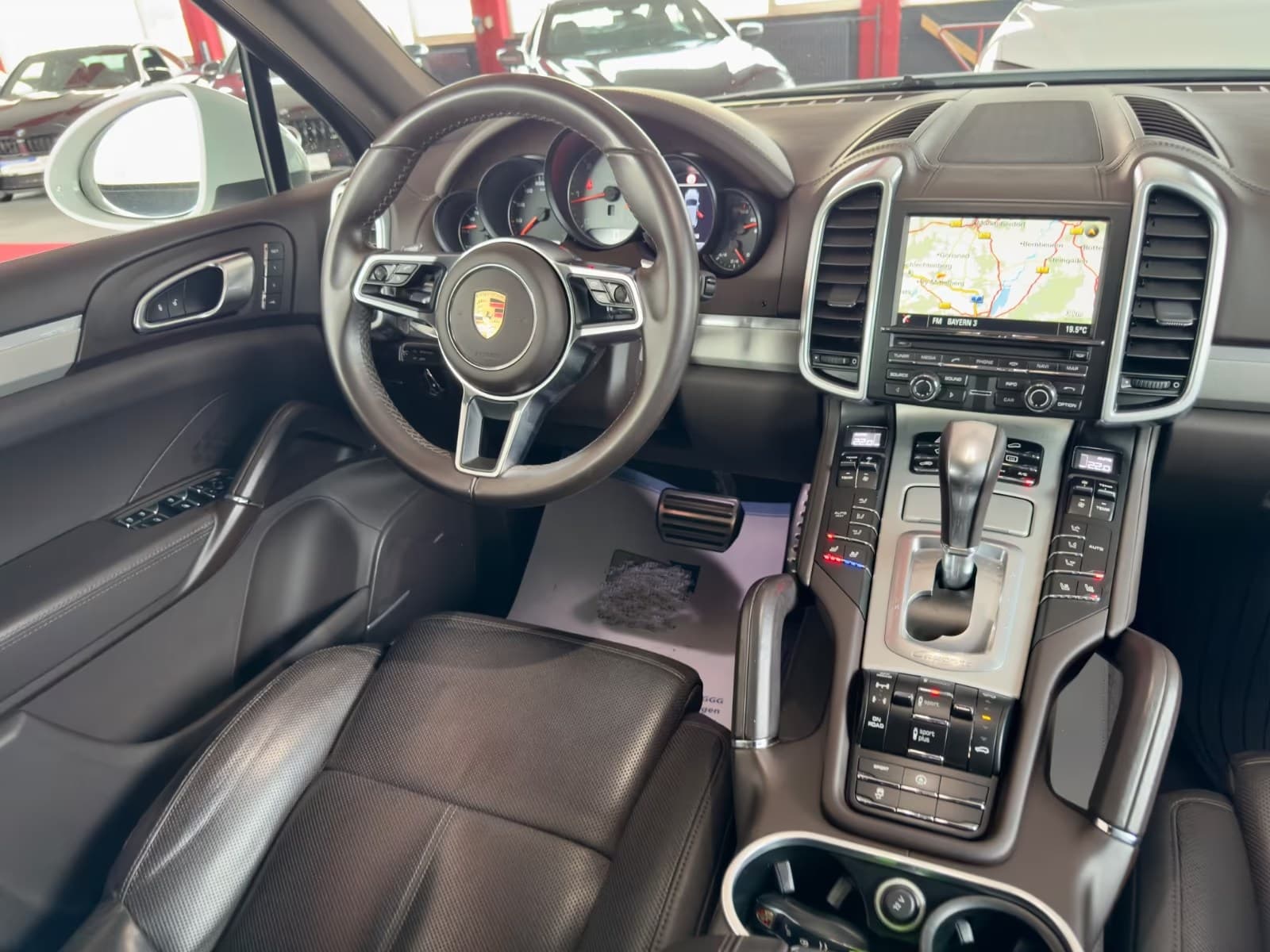 Porsche CAYENNE miniature 7